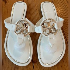 Tory Burch brand new white sandals with gold logo, size 39, or 8